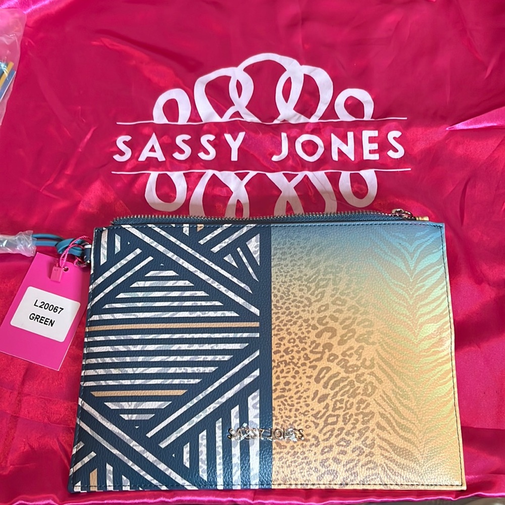 Sassy Jones Clutch Brand New Never Worn with tags/ green  
Faux leather